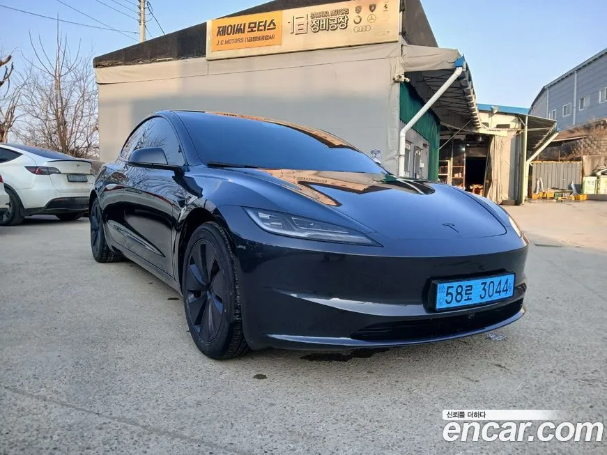 Tesla Model 3 — фото 10