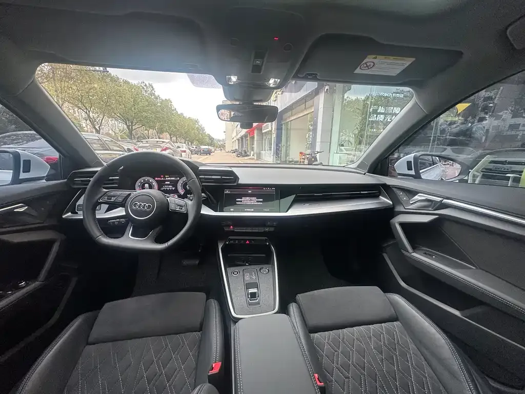 Audi A3 2024 из CN, фото 3