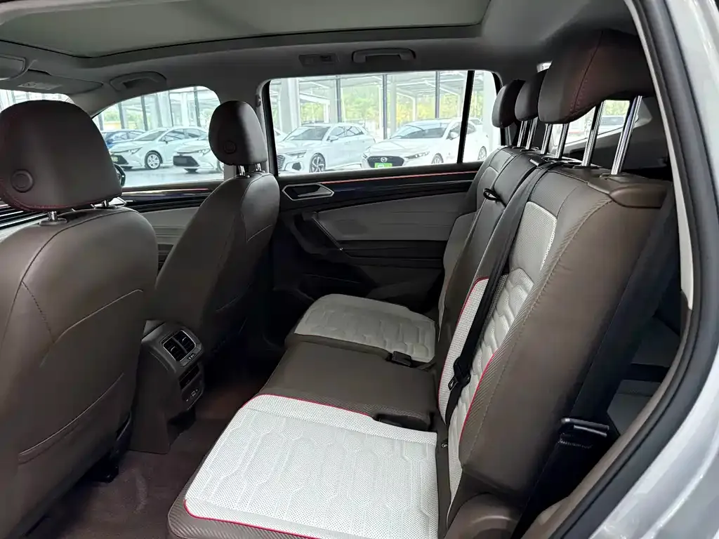 Volkswagen Tiguan L 2021 из CN, фото 9