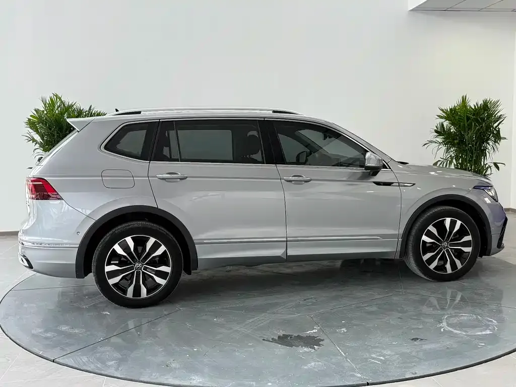 Volkswagen Tiguan L 2021 из CN, фото 2