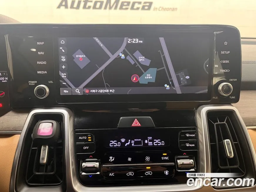 Kia Sorento — фото 6