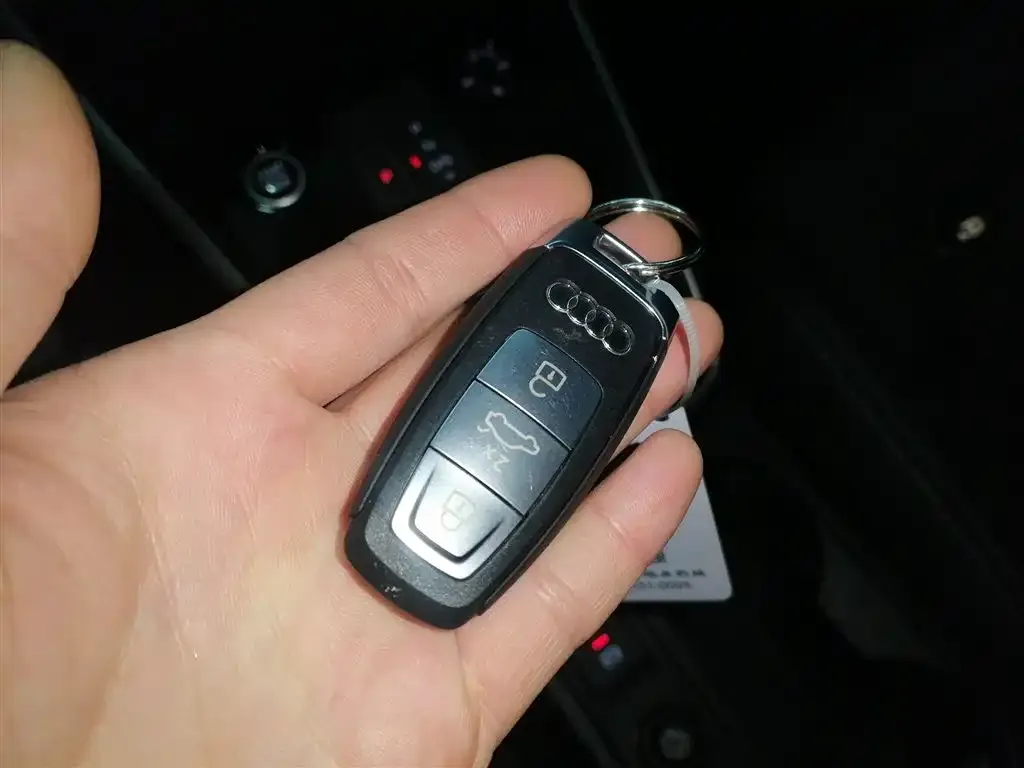 Audi A3 2023 из CN, фото 2