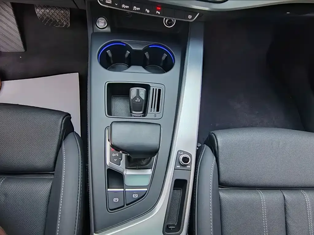 Audi A4L 2023 из CN, фото 9