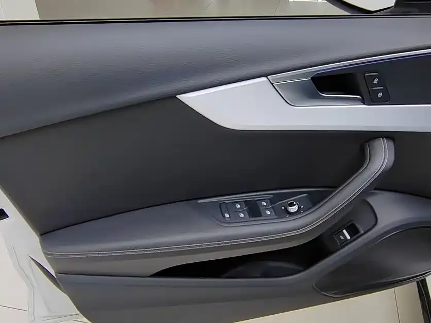 Audi A4L 2023 из CN, фото 7