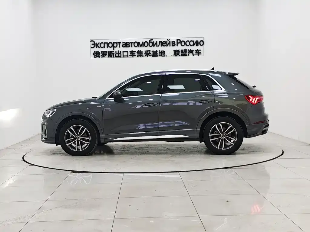 Audi Q3 — фото 10