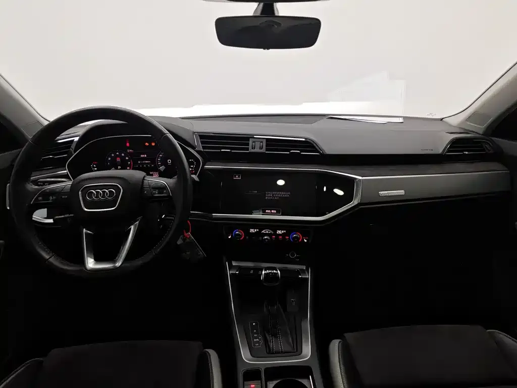 Audi Q3 — фото 7