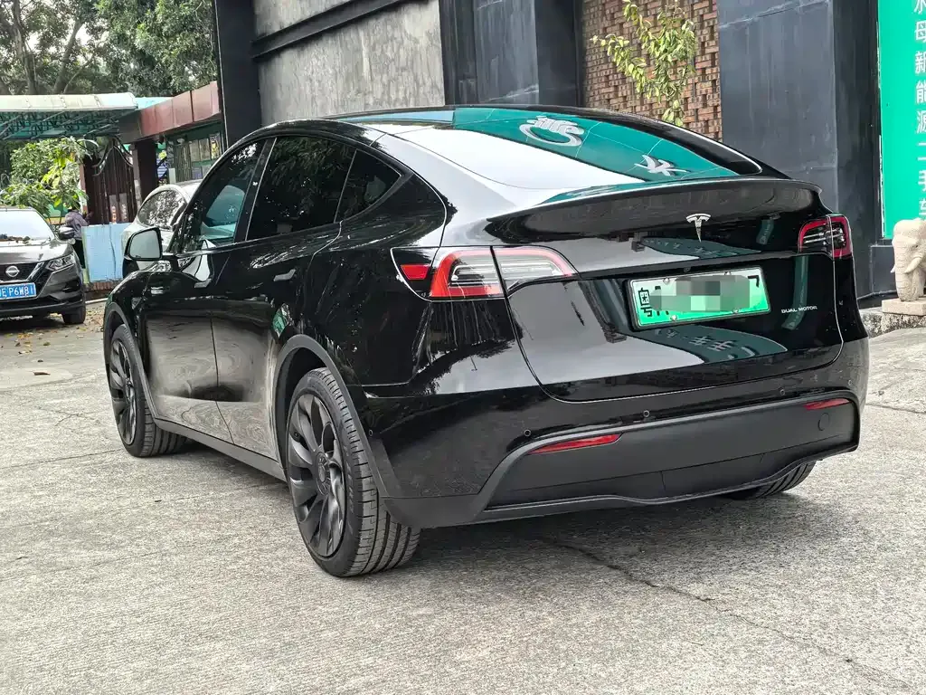Tesla Model Y — фото 9