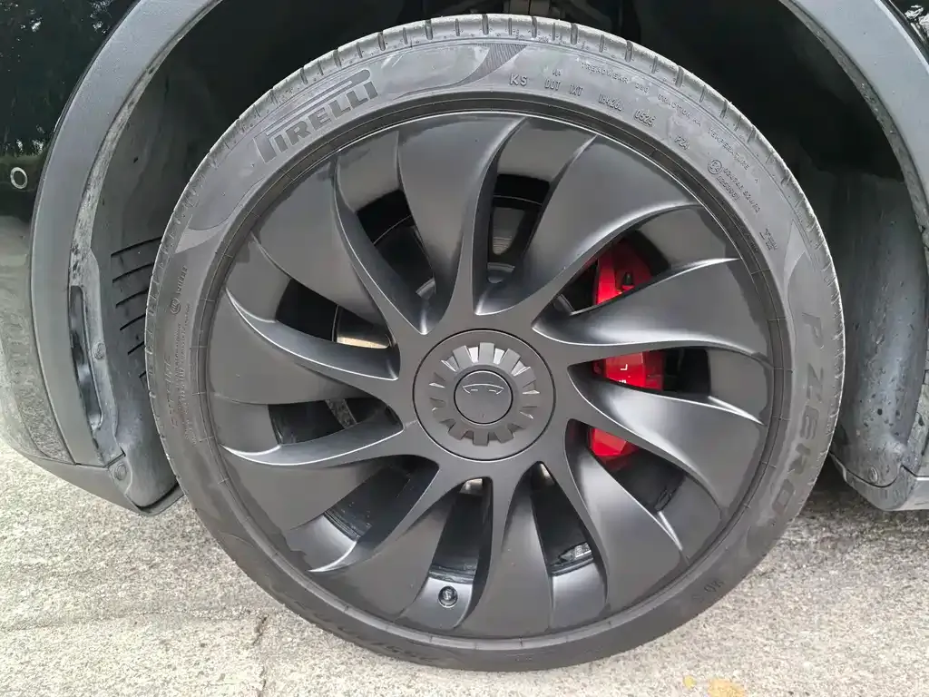 Tesla Model Y — фото 7
