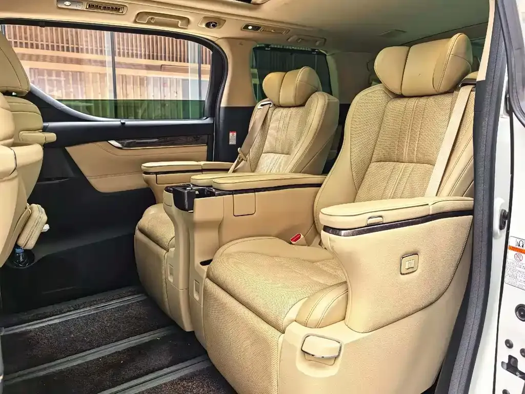 Toyota Alphard 2021 из CN, фото 3