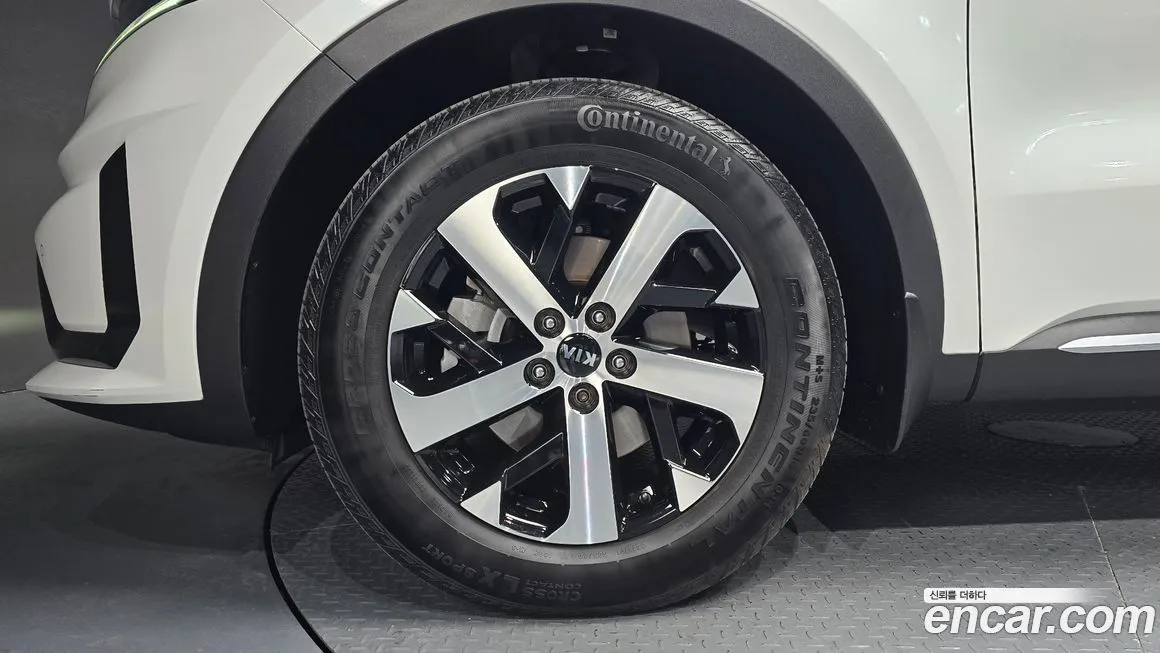 Kia Sorento — фото 6