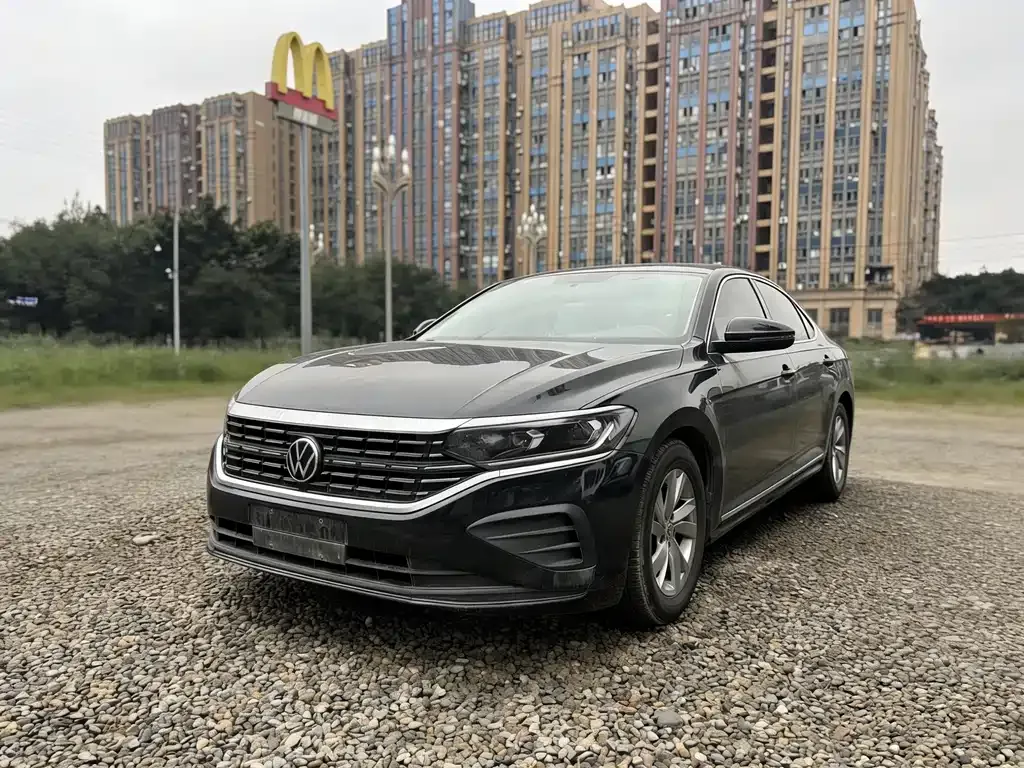 Volkswagen Passat — фото 1