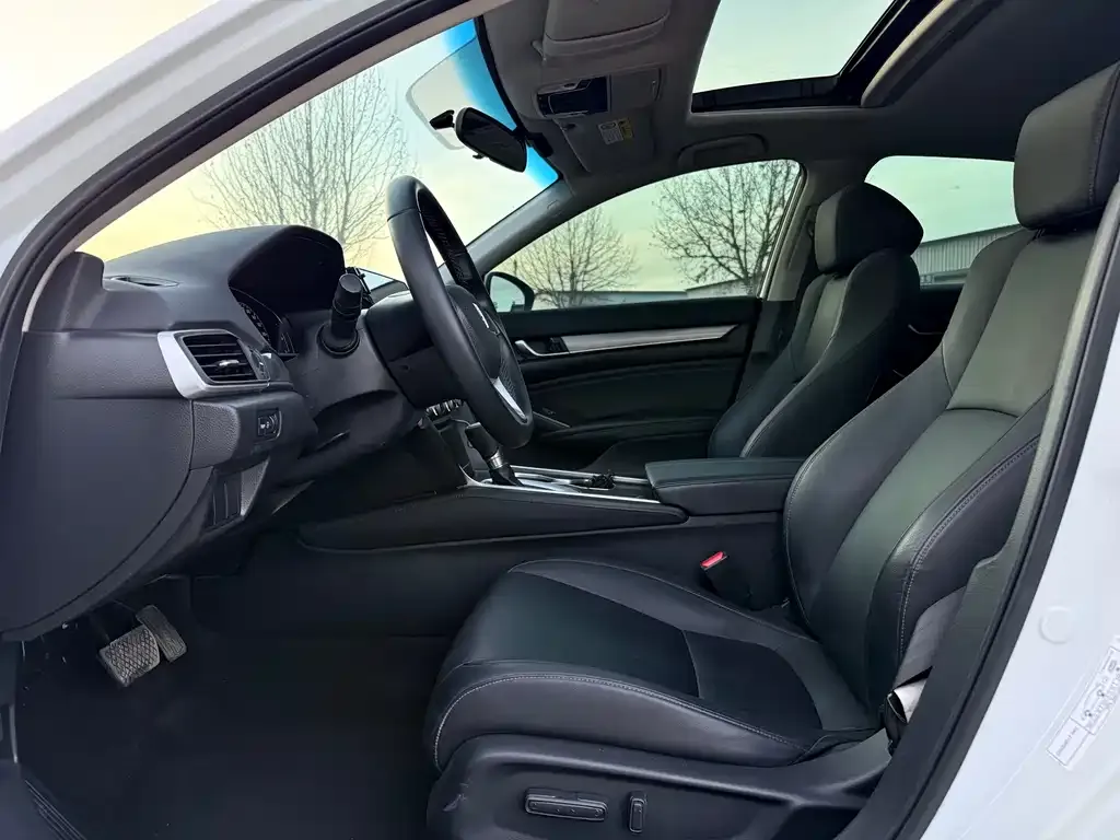 Honda Accord — фото 10