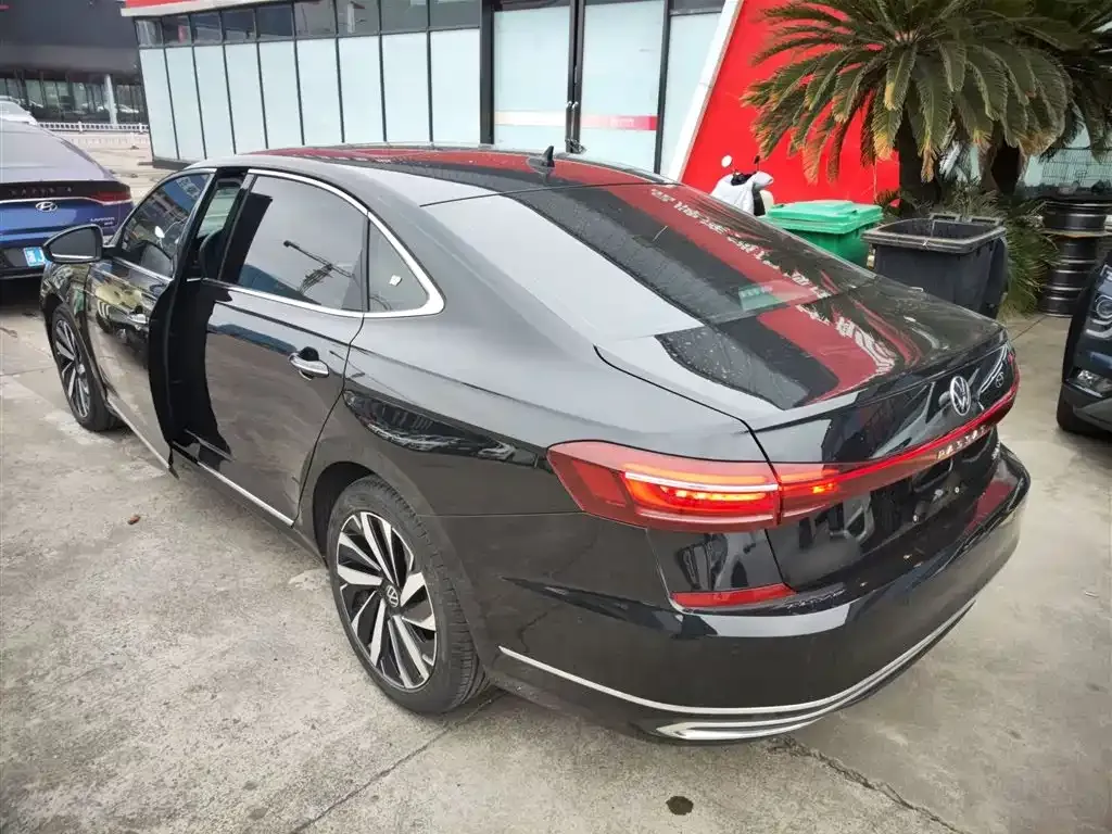 Volkswagen Passat 2023 из CN, фото 3
