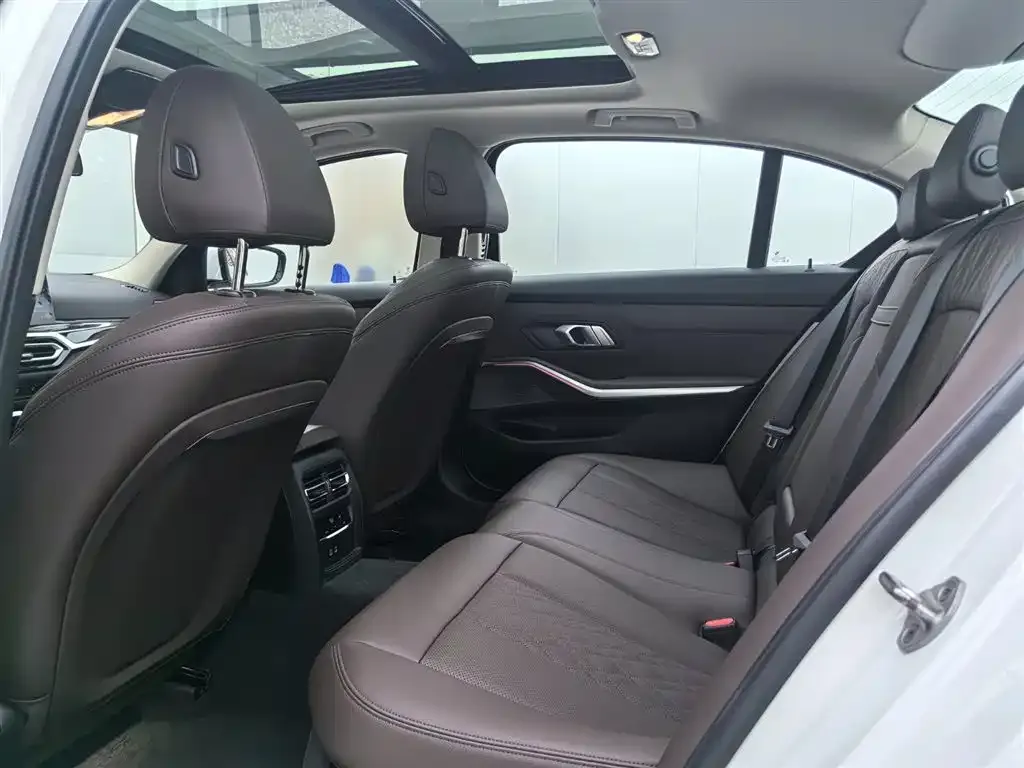 BMW 3 Series 2023 из CN, фото 3