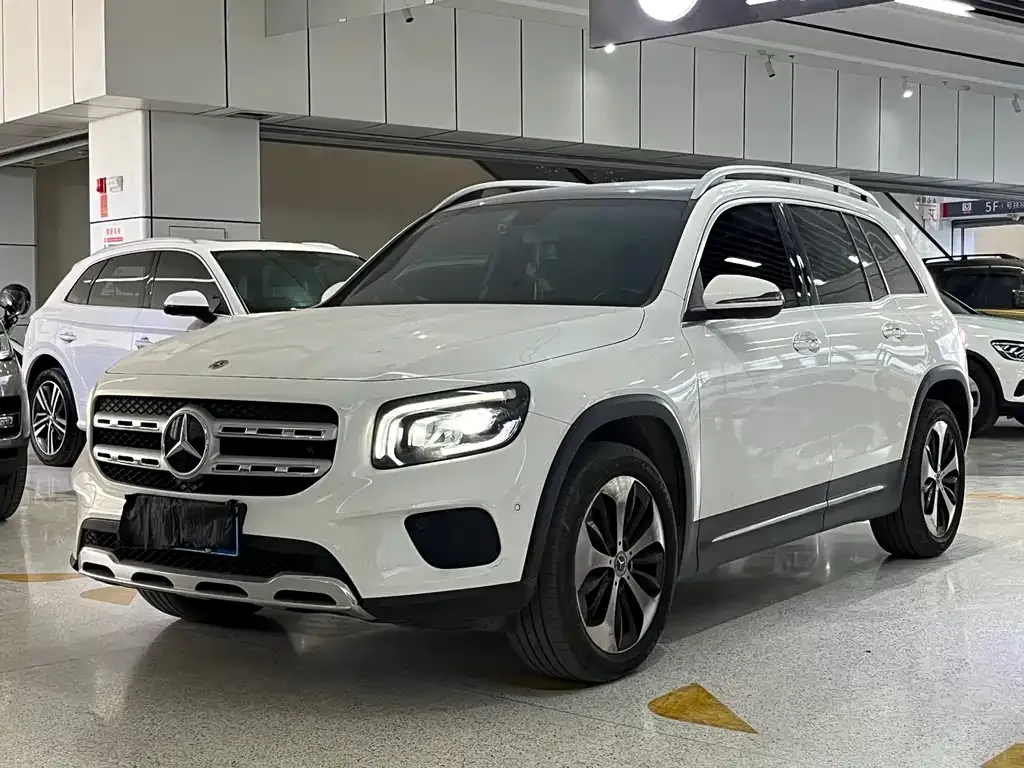 Mercedes-Benz GLB — фото 1