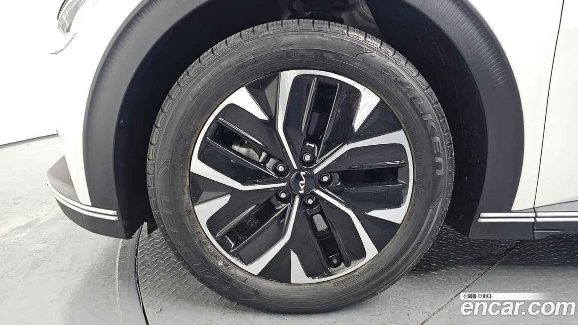 Kia EV6 — фото 9