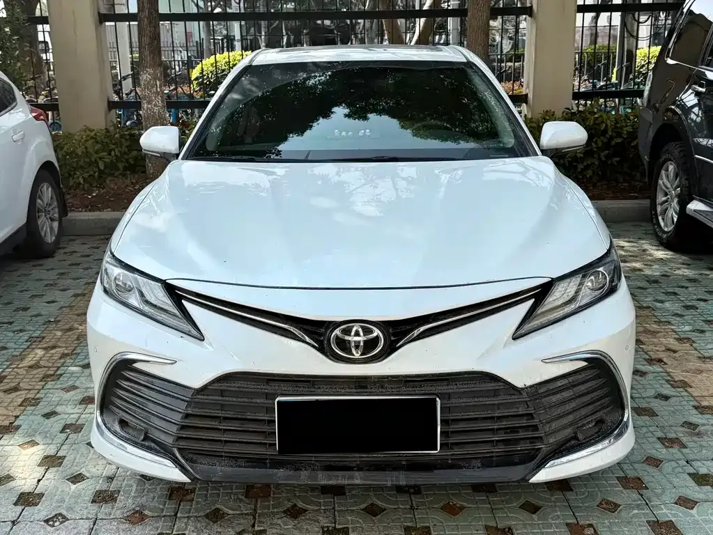 Toyota Camry — фото 2