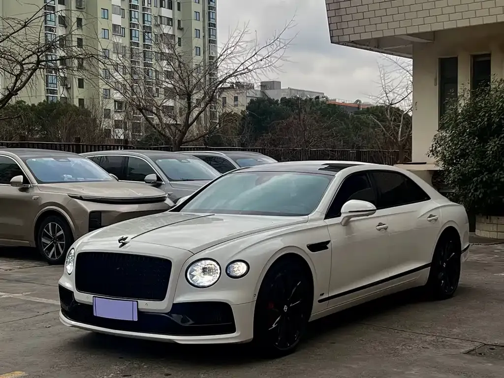Bentley Flying Spur — фото 1
