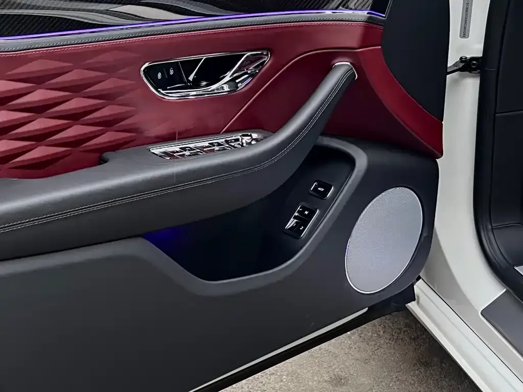 Bentley Flying Spur — фото 2