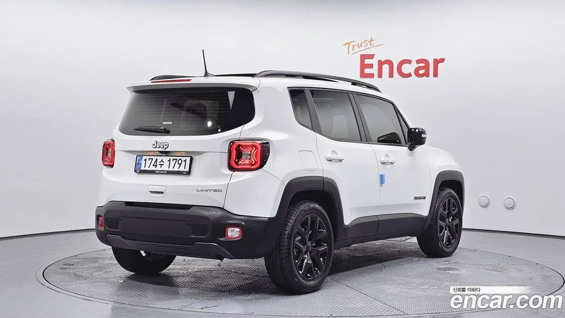 Jeep Renegade — фото 2
