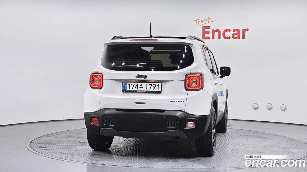 Jeep Renegade — фото 4