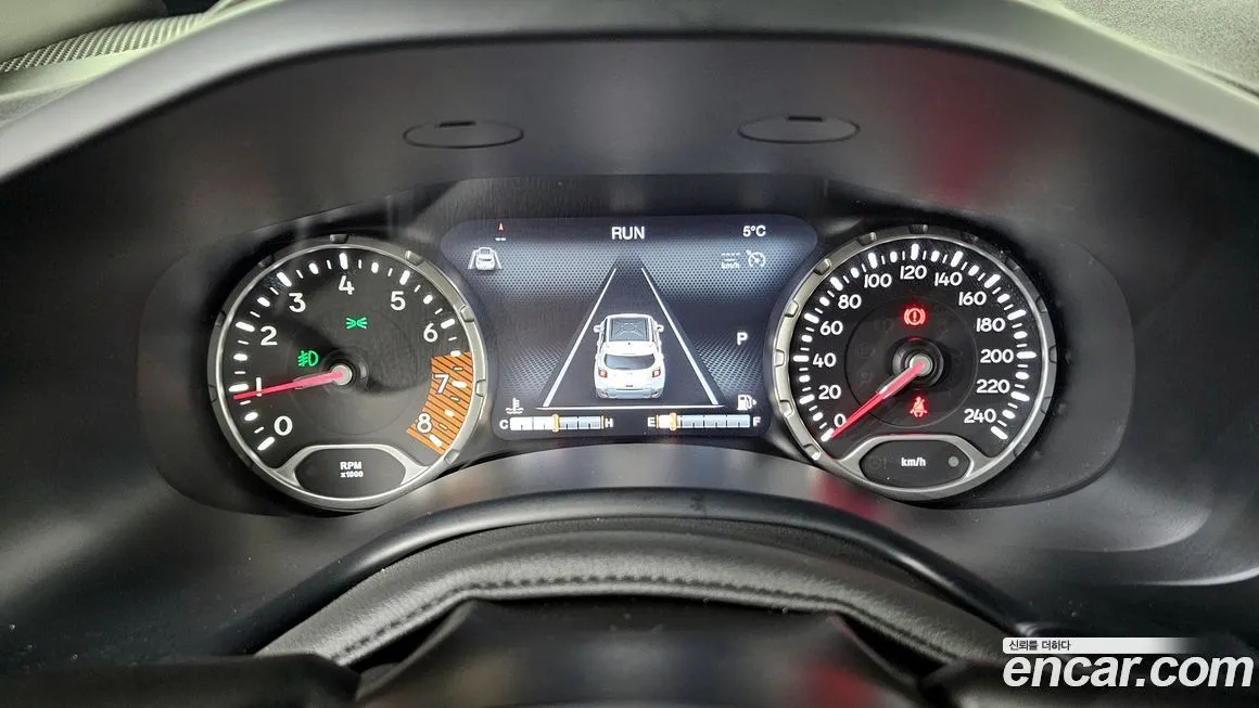 Jeep Renegade — фото 10