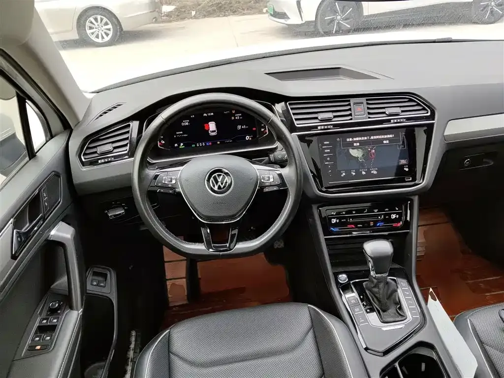 Volkswagen Tiguan L New Energy — фото 8