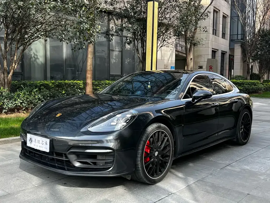 Porsche Panamera — фото 1