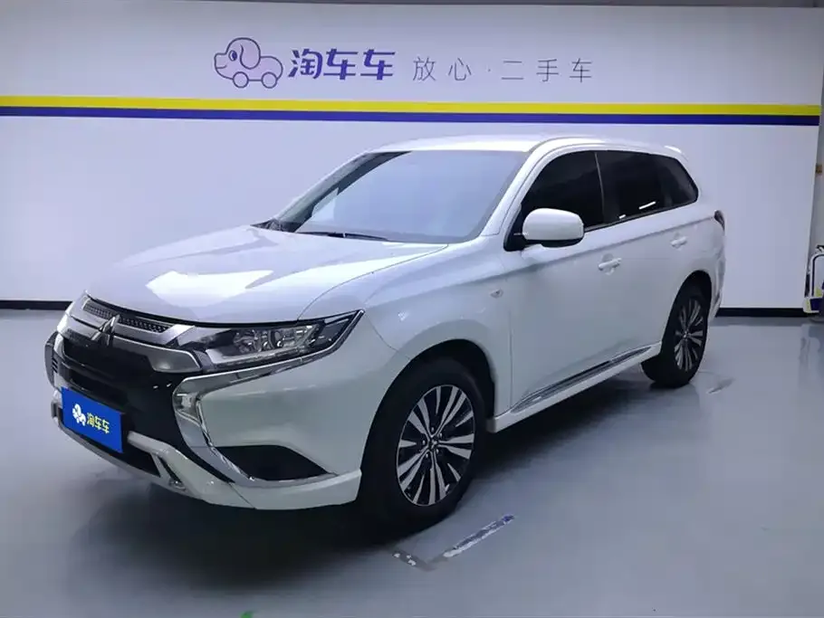 Mitsubishi Outlander 2023 из CN, фото 1