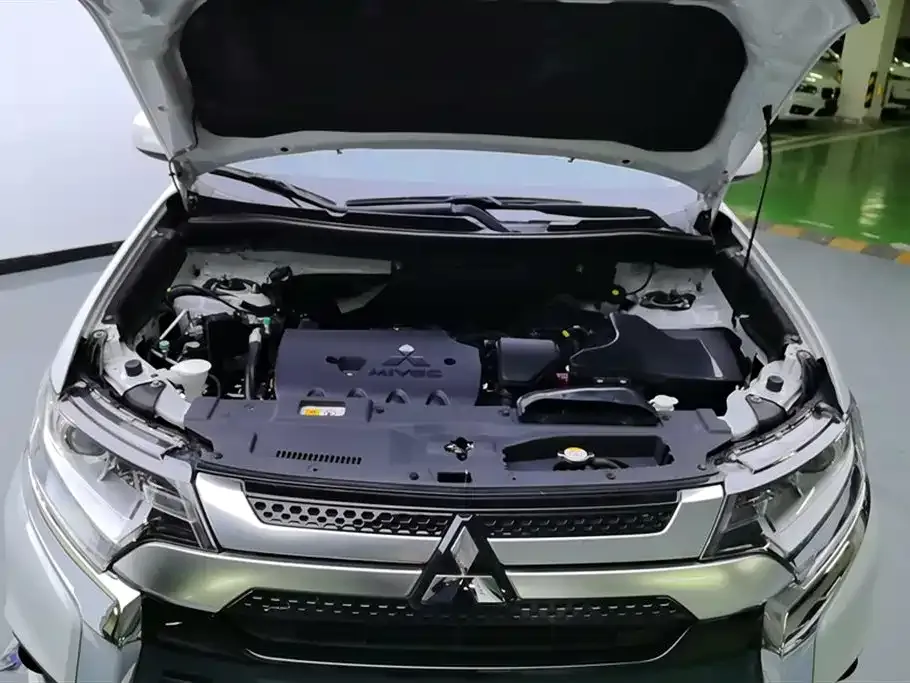 Mitsubishi Outlander 2023 из CN, фото 3
