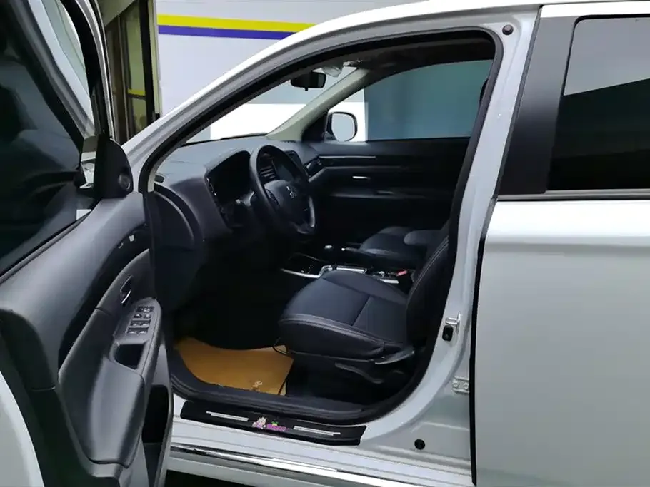 Mitsubishi Outlander 2023 из CN, фото 7