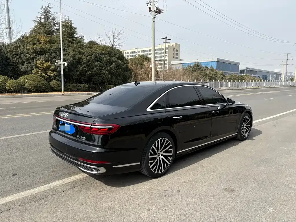 Audi A8 — фото 6