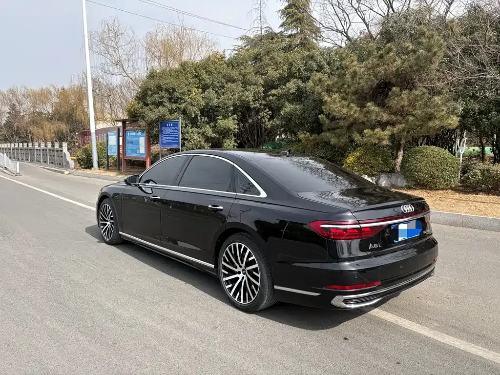 Audi A8 — фото 4