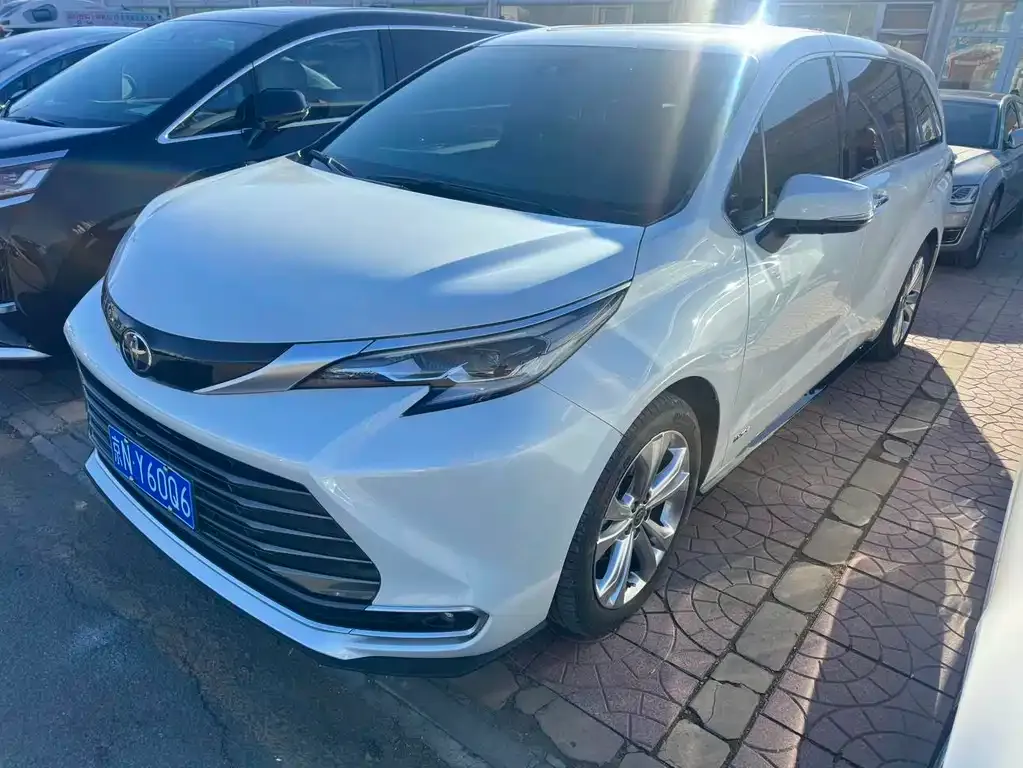 Toyota Sienna 2024 из CN, фото 1