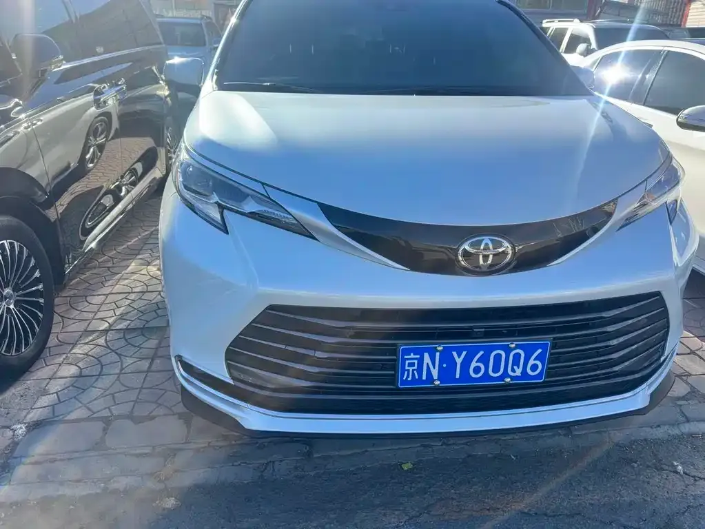 Toyota Sienna 2024 из CN, фото 5