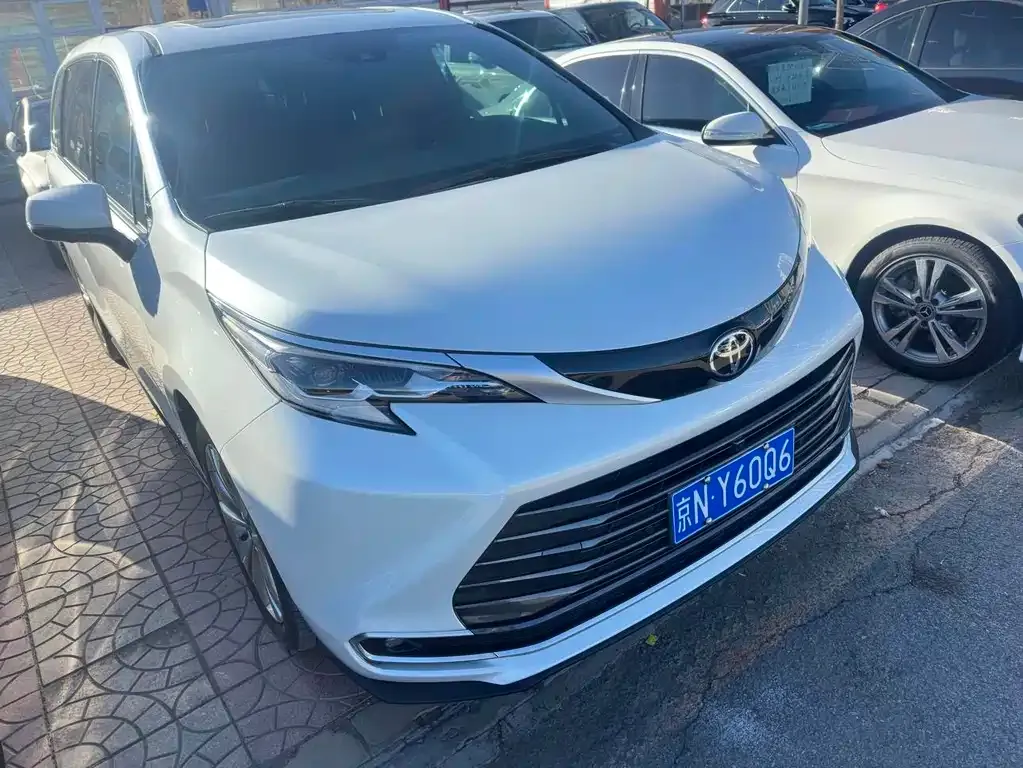 Toyota Sienna 2024 из CN, фото 9