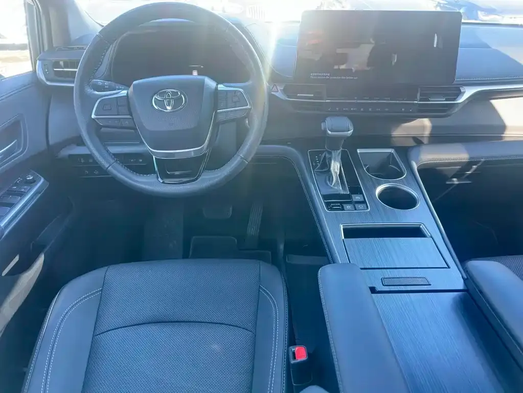 Toyota Sienna 2024 из CN, фото 10