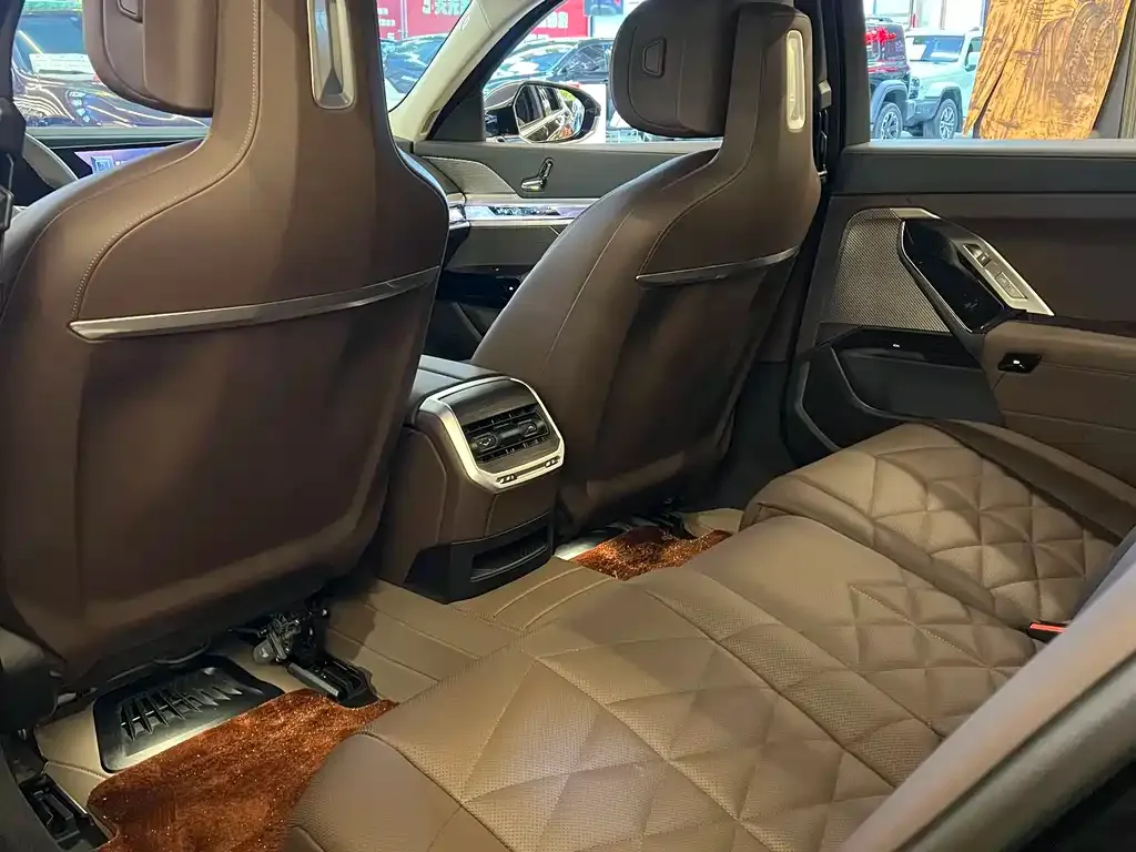 BMW i7 2023 из CN, фото 7