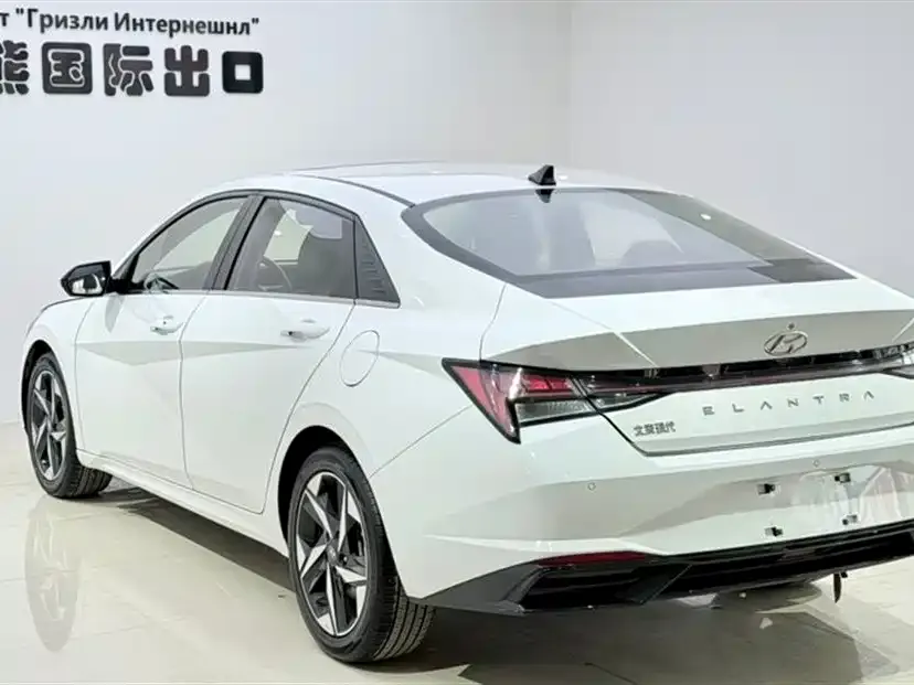 Hyundai Elantra — фото 5