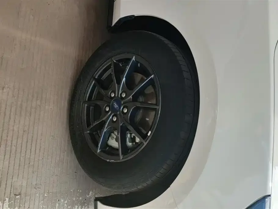 Ford Focus 2023 из CN, фото 9