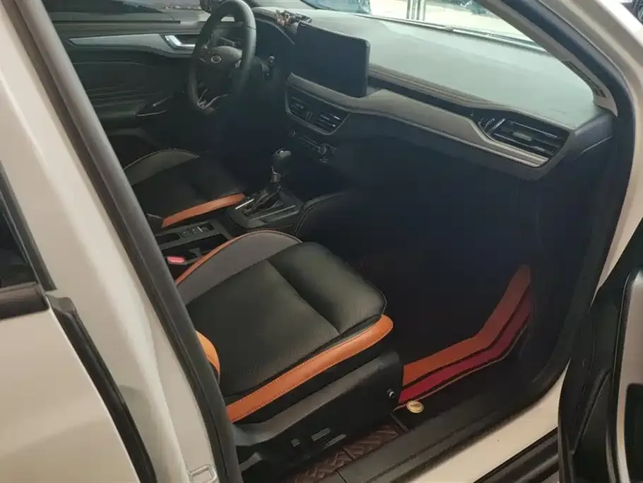 Ford Focus 2023 из CN, фото 3
