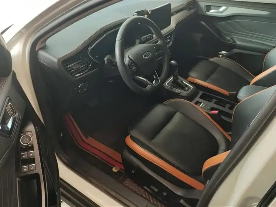 Ford Focus 2023 из CN, фото 8