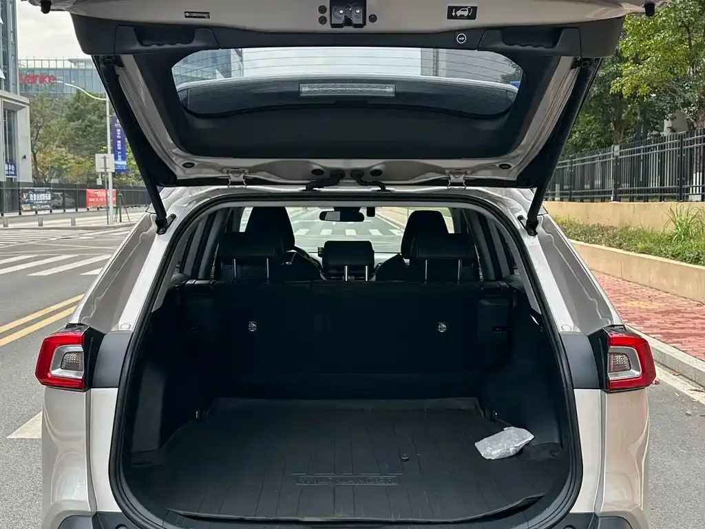 Toyota Wildlander 2023 из CN, фото 2
