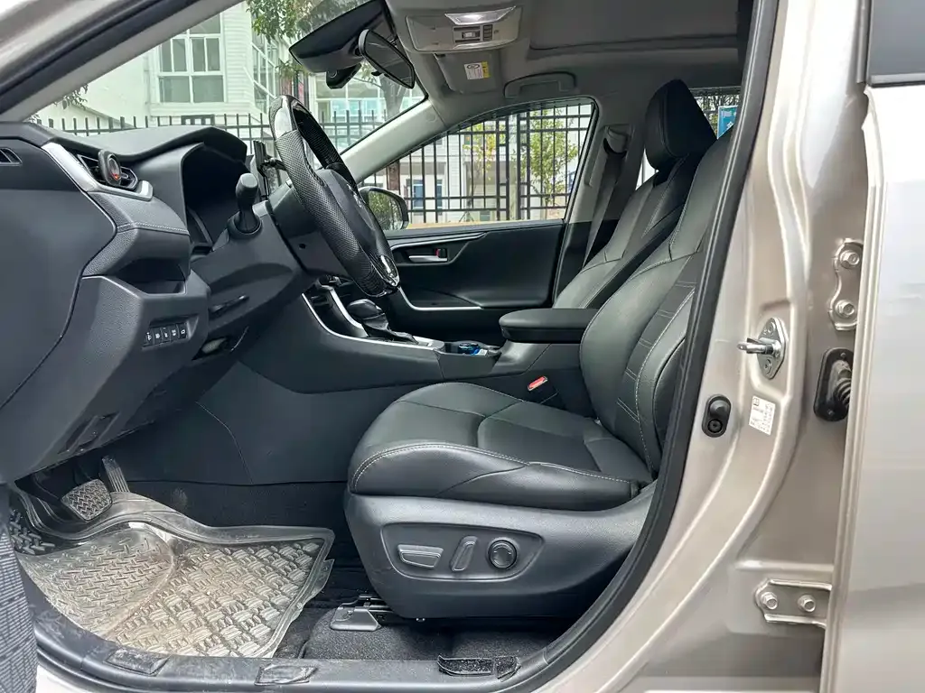 Toyota Wildlander 2023 из CN, фото 3
