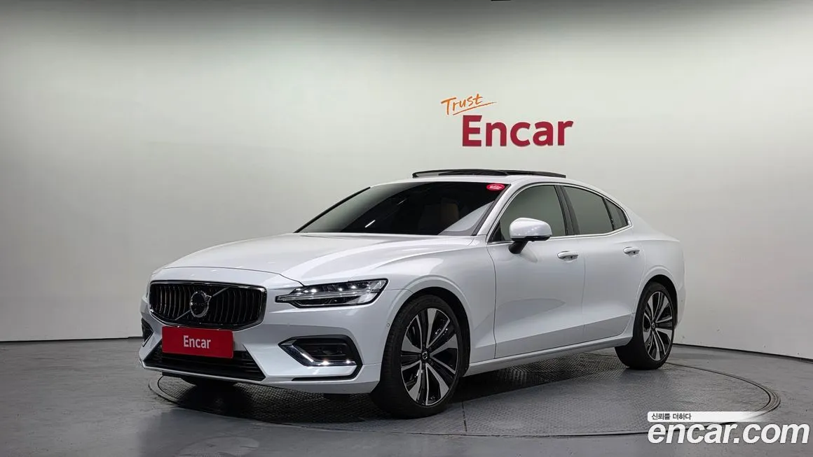 Volvo S60 — фото 1