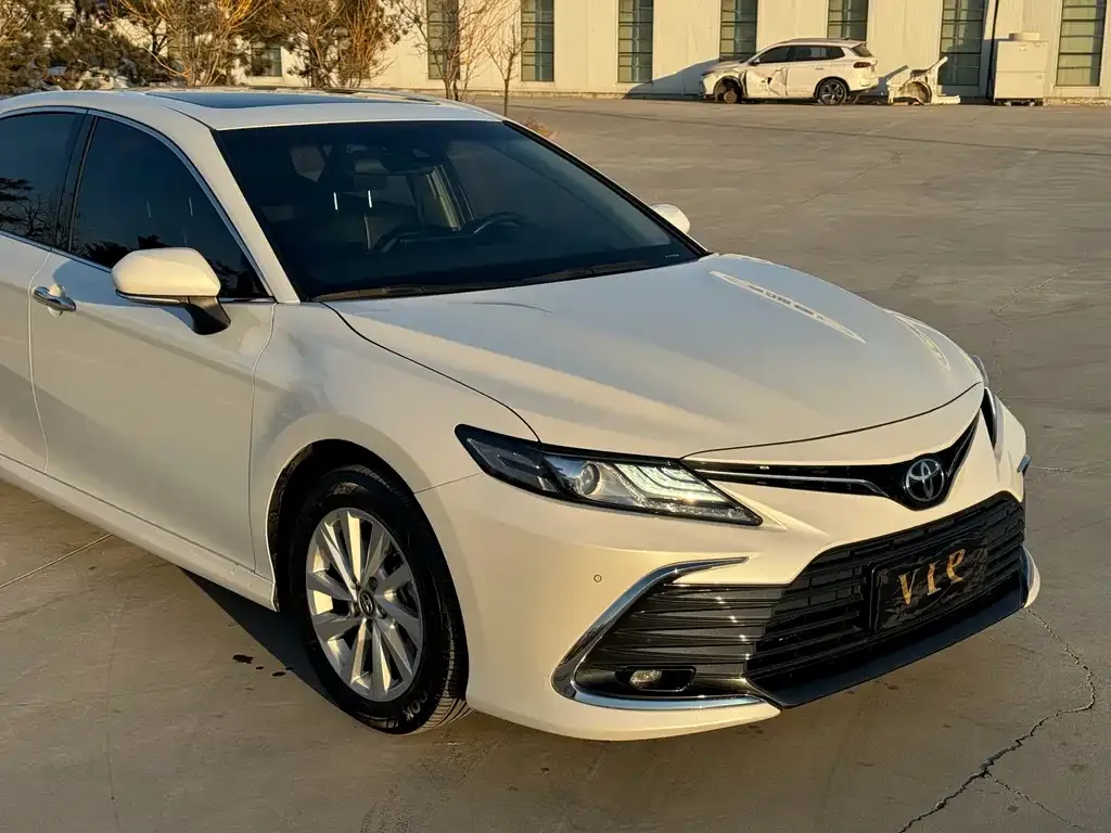 Toyota Camry — фото 5