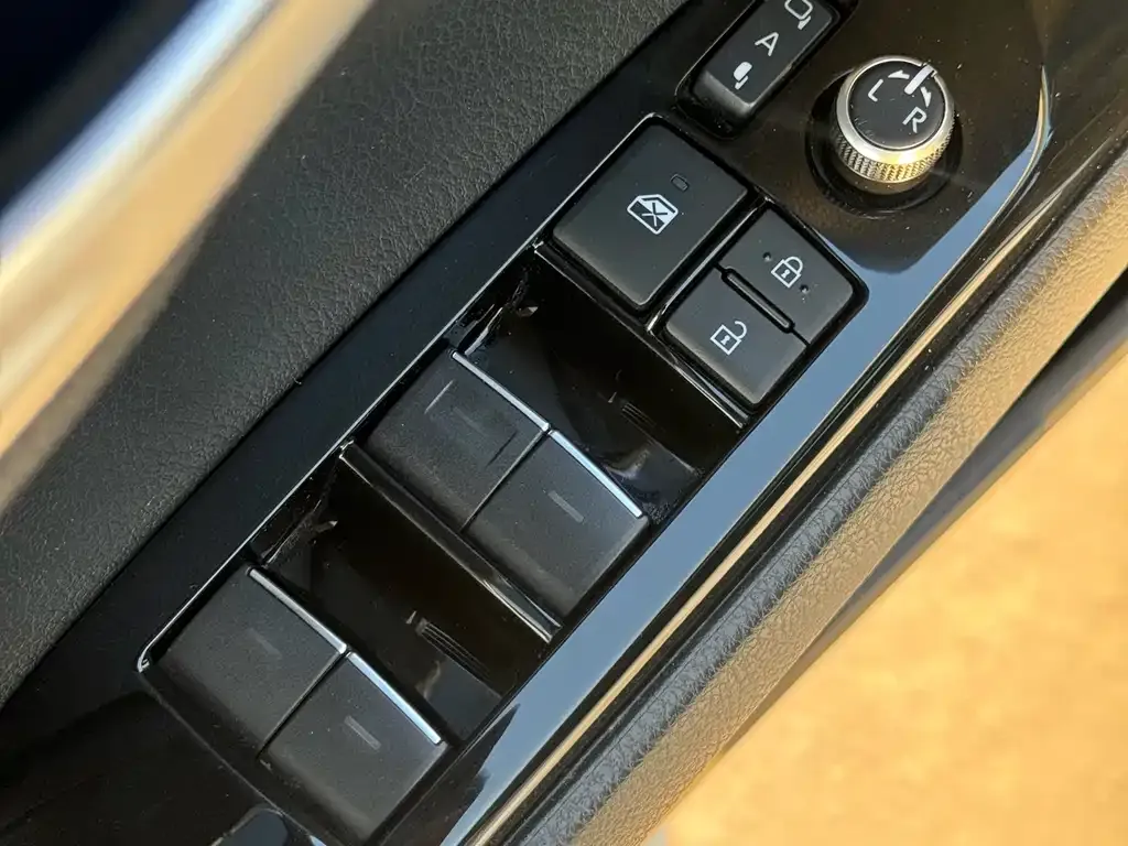 Toyota Camry — фото 2