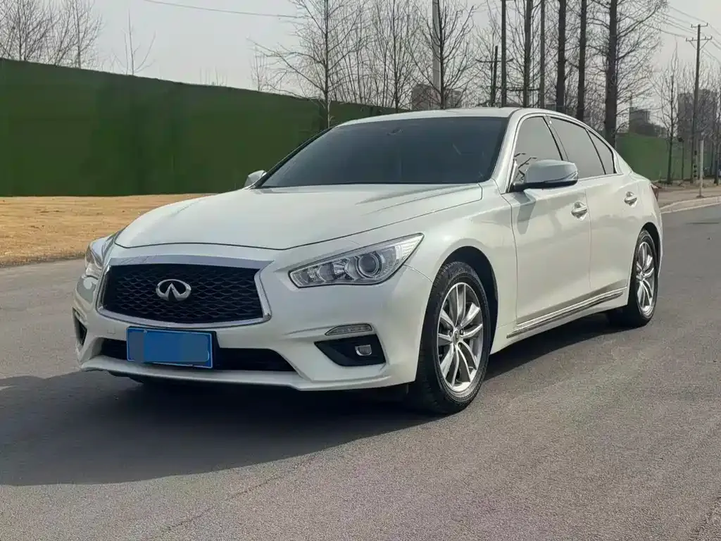 Infiniti Q50L — фото 1