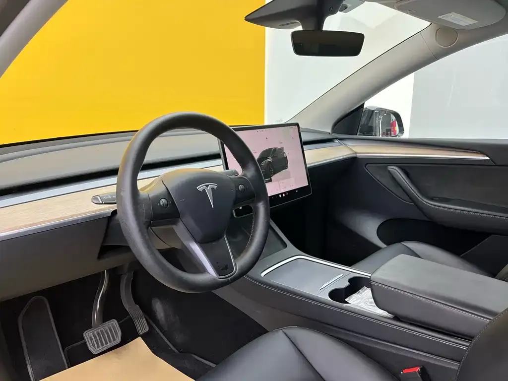 Tesla Model Y — фото 3