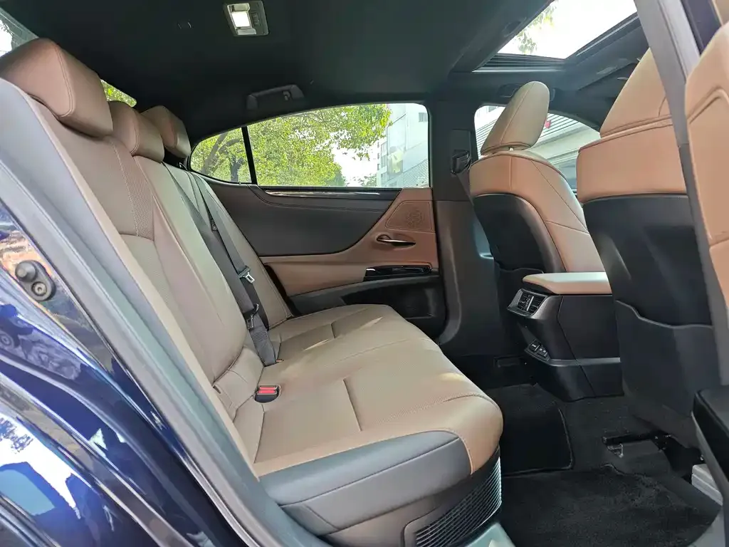 Lexus ES 2023 из CN, фото 6